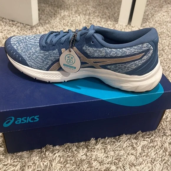 ASICS - Picture 2 of 6
